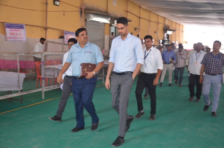 जिल्हाधिकारी कुमार आशीर्वाद यांनी पंढरपूर येथील स्ट्रॉग रुमची केली  पाहणी