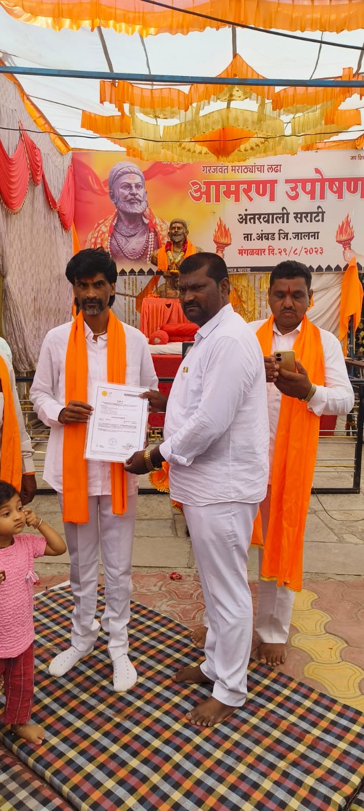 "पाटील, तुमच्यामुळेच आम्हाला कुणबी प्रमाणपत्र मिळाले..."  खेडभोसे ग्रामस्थांच्या भावना जरांगे - पाटलांच्या कानी