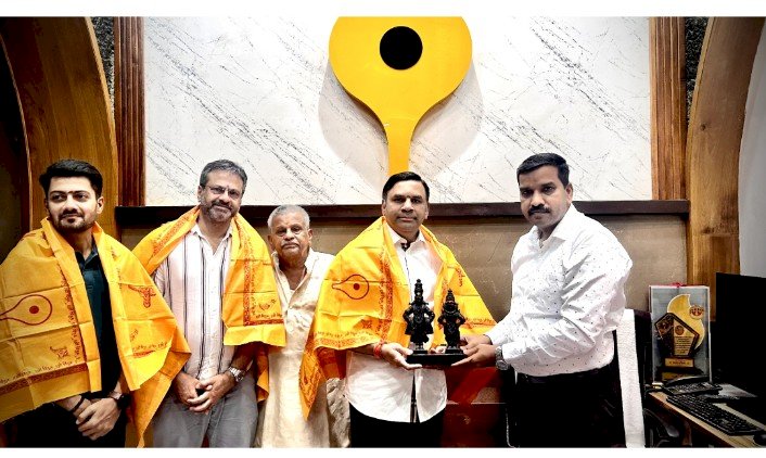 श्री विठ्ठल - रुक्मिणीमातेस भाविकाकडून 11 लक्ष रुपयाची देणगी;