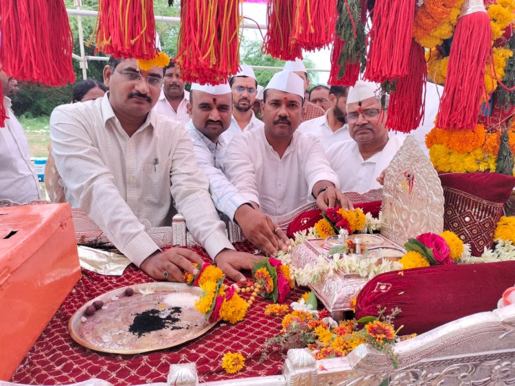 श्रीसंत एकनाथ महाराज पालखी सोहळा..  अहमदनगर जिल्ह्यात दाखल प्रशासनासह ग्रामस्थांनी केले जंगी स्वागत.