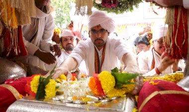 जगद्गुरू संत तुकाराम महाराज पालखीचे सोलापूर जिल्ह्यात आगमन नेत्रदीपक रिंगण सोहळ्याने वारकरी सुखावला जिल्हाधिकारी कुमार आशीर्वाद यांनी केले पालखीचे स्वागत