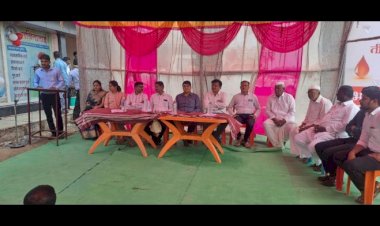 सविताताई क्रेडिट सोसायटी व तीर्थ दूध शीतकरण वर्धापन दिनानिमित्त रक्तदान शिबिर संपन्न...