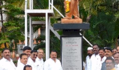 स्व.रतनचंद शहा यांच्या १८ व्या पुण्यतिथीनिमीत्त संत श्री.दामाजी कारखाना कार्यस्थळावर अभिवादन...