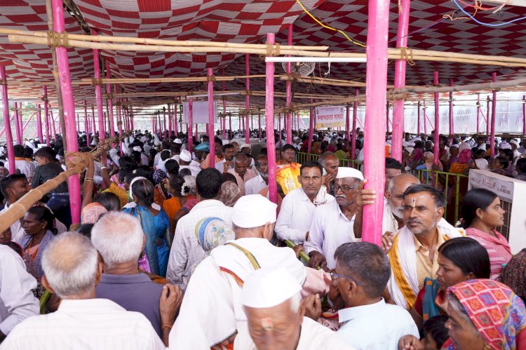 आषाढी वारी कालावधीत वारकरी भाविकांच्या सोयी-सुविधेसाठी मंदिर समिती सज्ज,  लाईव्ह दर्शनासाठी यंदा प्रथमच एलईडी व्हॅन; श्री.गहिनीनाथ महाराज औसेकर