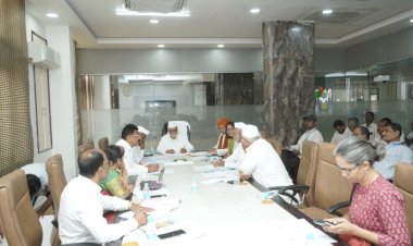 विठ्ठल मंदिरातील जतन संवर्धनाची कामे पुरातत्व विभाग, संबधित  कंत्राटदारानी  वेळेत पूर्ण करावीत- मंदिर समितीचे सह अध्यक्ष गहिनीनाथ महाराज औसेकर यांच्या सूचना,  देवाचे पुरातन अलंकार मूल्यांकन करणे कामी शासनमान्य मूल्यांकनकाराची नियुक्ती,  आस्थापनेवरील कर्मचाऱ्यांना सातवा वेतन आयोग लागू करणे बाबत शासनास प्रस्ताव सादर,