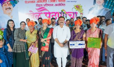 बहिणींचा आनंद हाच आशीर्वाद मानतो -अभिजीत पाटील.  महिला सक्षमीकरण आणि सबलीकरणासाठी माय-माऊलींना स्वतःच्या पायावर उभा करण्यासाठी कायम प्रयत्न करणार - अभिजीत पाटील.  माळशिरस तालुक्यातील महाळुंग येथे 'खेळ पैठणीचा' कार्यक्रम उत्साहात संपन्न..