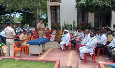 गणपती उत्सव शांततेत पार पाडा – पो. नि. मुजावर तालुका पोलीस ठाण्यात गणेश उत्सव मंडळांची बैठक संपन्न    पंढरपूर विभागीय पोलीस अधिकारी अर्जुन भोसले यांची प्रमुख उपस्थितीत   उत्कृष्ट नियोजन बद्दल सिद्धेवाडी ते येथील क्रांतिसिंह नाना पाटील गणेश मंडळाचे अध्यक्ष संकेत जाधव याचा झाला सत्कार