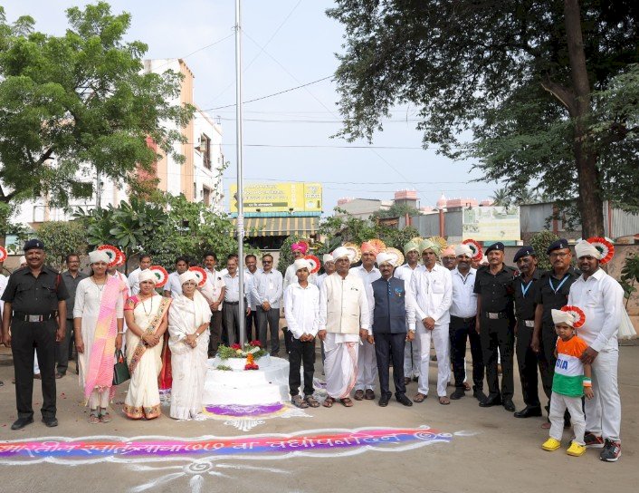 श्री विठ्ठल - रुक्मिणी मंद‍िर समितीच्यावतीने  स्वातंत्र्य दिन मोठ्या उत्साहात साजरा...