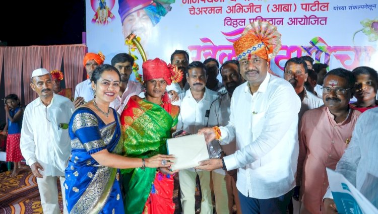 विठ्ठल कारखान्याच्या निवडणुकीमध्ये भरभरून प्रेम दिले त्याच पद्धतीने येत्या विधानसभेला तुमचा आर्शीवाद सोबत असावा - अमर पाटील.  एकीकडे कारखान्याचे प्रश्न मार्गी लावत दुसरीकडे जनसंपर्क वाढवण्याच्या जोरावर अभिजीत पाटलाची विधानसभेची तयारी सुरू  मेंढापूर येथील खेळ पैठणीच्या कार्यक्रमातून पैठणीच्या माता- माऊलींच्या चेहऱ्यावर फुलले हास्य आणि समाधान मोठ्या जल्लोषात महिलांनी लुटला आनंद