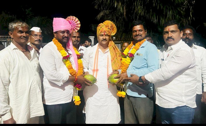 माढ्यात बबनदादा गटाला खिंडार...  अकोले बुद्रुक येथील असंख्य कार्यकर्त्यांनी केला अभिजीत पाटलांच्या गटांमध्ये जाहीर प्रवेश