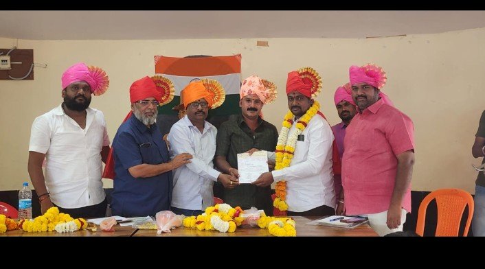 पंढरपूर तालुका रास्त भाव धान्य दुकानदार संघटनेच्या प्र. तालुकाध्यक्ष व शहराध्यक्षपदी शंकर सुरवसे    संघटनेच्या जिल्हा  उपाध्यक्षपदी शरद पवार व दिलीप पावले    जिल्हा प्रवक्तापदी विजय कुलकर्णी यांची बिनविरोध निवड.