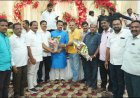 माढा मतदारसंघातील परंतू पुणे आणि पिंपरी चिंचवड भागात स्थायिक झालेल्या मतदारांशी अभिजीत पाटीलांनी साधला संवाद..  विकासाचे व्हिजन असल्याने मतदारांकडूनही मिळाला आहे भक्कम शब्द..  अभिजीत पाटील लवकरच सादर करणार जनतेच्या मनातील विकासाची ब्ल्यू प्रिंट..  चेअरमन अभिजीत पाटील यांचा जनसंपर्क वाढीवर मोठा भर..