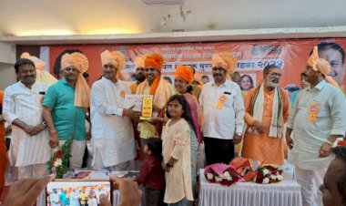 गादेगावच्या वर्षाराणी मोरे यांना आदर्श शिक्षक पुरस्काराने सन्मानित