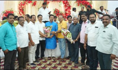 माढा मतदारसंघातील परंतू पुणे आणि पिंपरी चिंचवड भागात स्थायिक झालेल्या मतदारांशी अभिजीत पाटीलांनी साधला संवाद..  विकासाचे व्हिजन असल्याने मतदारांकडूनही मिळाला आहे भक्कम शब्द..  अभिजीत पाटील लवकरच सादर करणार जनतेच्या मनातील विकासाची ब्ल्यू प्रिंट..  चेअरमन अभिजीत पाटील यांचा जनसंपर्क वाढीवर मोठा भर..