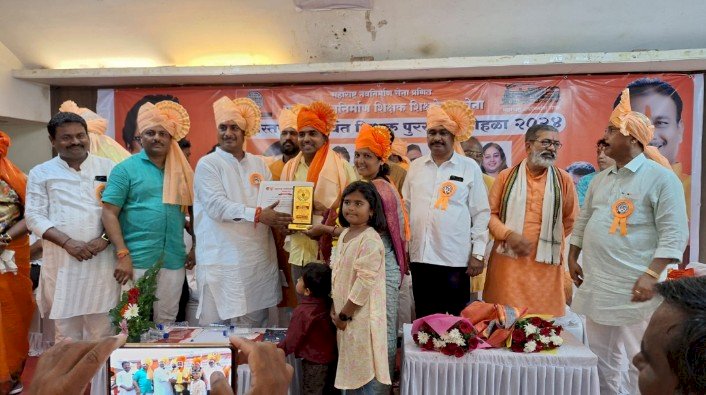 गादेगावच्या वर्षाराणी मोरे यांना आदर्श शिक्षक पुरस्काराने सन्मानित