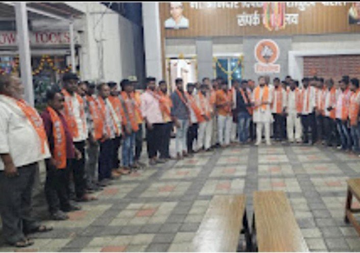 सांगोला तालुक्यात शे.का.प .ला जबर हादरा..  पंढरपूर - भाळवणी गटातील जुन्या शे.का प. कार्यकर्त्यांचा दिपक साळुंखे- पाटील  गटात असंख्य कार्यकर्त्यांचा  प्रवेश  दीपक साळुंखे - पाटील यांना भाळवणी गटातून मोठे मताधिक्य मिळणार