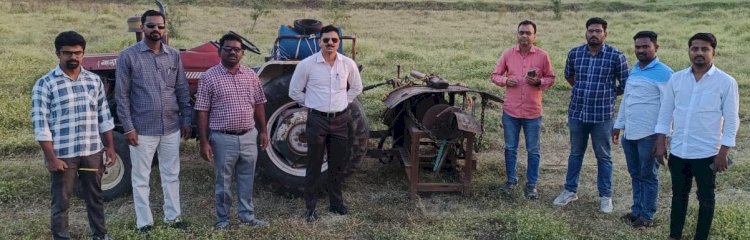 अवैध वाळू वाहतुकीवर पंढरपूर महसूल प्रशासनाची कारवाई; 17 होड्या नष्ट , एक ट्रॅक्टर जप्त