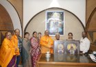श्री विठ्ठल - रूक्मिणी मातेच्या चरणी चांदीचा नक्षीदार तांब्या अर्पण,