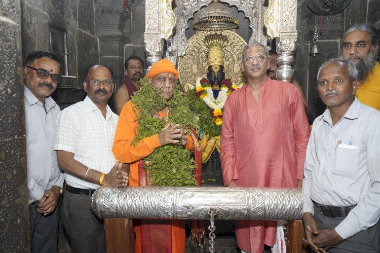 भारत जय गुरु संप्रदायाचे सर्वाधीश किंकर विठ्ठल रामानुज महाराज यांनी घेतले श्री विठ्ठल- रूक्मिणीमातेचे दर्शन