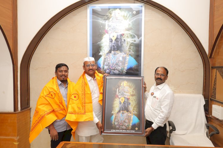 विठ्ठल- रुक्मिणीला जालना येथील भाविकांकडून 71 हजाराची देणगी.