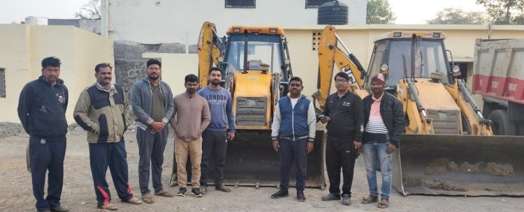 पंढरपूरात अवैध वाळू वाहतूकीवर महसूल प्रशासनाची कारवाई- तहसिलदार- सचिन लंगुटे                                                     दि.3 ते 19 जानेवारी 2025 कालावधीत सहा ठिकाणी कारवाई; चार लाख 51 हजाराचा दंडवसूल