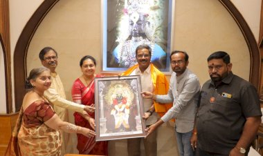 श्री विठ्ठल - रुक्मिणी मंदिरास दोन लक्ष रुपयाची देणगी,