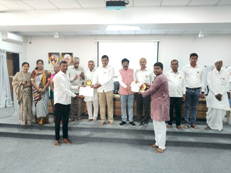 बार्शीच्या कॉलेज ऑफ एज्युकेशन मध्ये मराठी राजभाषा दिन साजरा..