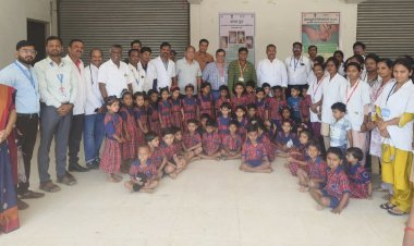 राष्ट्रीय बाल स्वास्थ्य कार्यक्रम" अंतर्गत विद्यार्थ्यांची विशेष तपासणी मोहीम  आदर्श प्राथमिक विद्यालय पंढरपूर येथे मोहिमेचे उद्घाटन