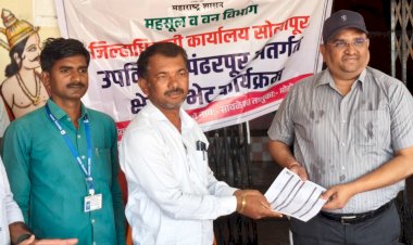 शासकीय योजनांच्या लाभासाठी शेतकऱ्यांनी फार्मर आयडी काढावा -  उपविभागीय अधिकारी सचिन इथापे  सावळेश्वर ता.(मोहोळ) येथील शेतकऱ्यांशी  भेट व  चर्चा