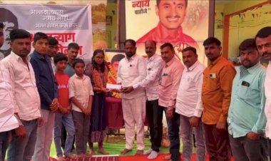 गादेगांव ग्रामस्थांच्या वतीने मसाजोगचे सरपंच  स्व . संतोष देशमुख यांच्या कुटुंबीयांना १११०००  रू .ची आर्थिक मदत सुपूर्त  गादेगांव ग्रामस्थांची माणुसकीची चळवळ पोहोचणार महाराष्ट्रभर,