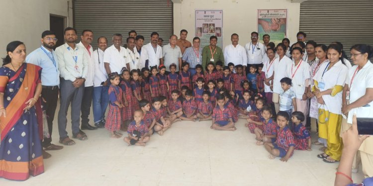 राष्ट्रीय बाल स्वास्थ्य कार्यक्रम" अंतर्गत विद्यार्थ्यांची विशेष तपासणी मोहीम  आदर्श प्राथमिक विद्यालय पंढरपूर येथे मोहिमेचे उद्घाटन