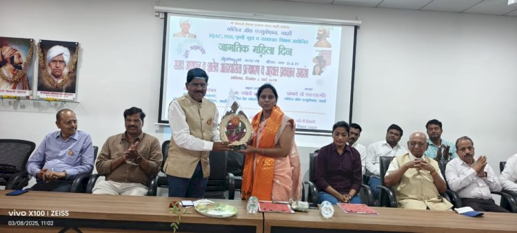 कॉलेज ऑफ एज्युकेशन बार्शी मध्ये जागतिक महिला दिन साजरा....