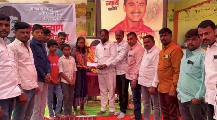 गादेगांव ग्रामस्थांच्या वतीने मसाजोगचे सरपंच  स्व . संतोष देशमुख यांच्या कुटुंबीयांना १११०००  रू .ची आर्थिक मदत सुपूर्त  गादेगांव ग्रामस्थांची माणुसकीची चळवळ पोहोचणार महाराष्ट्रभर,