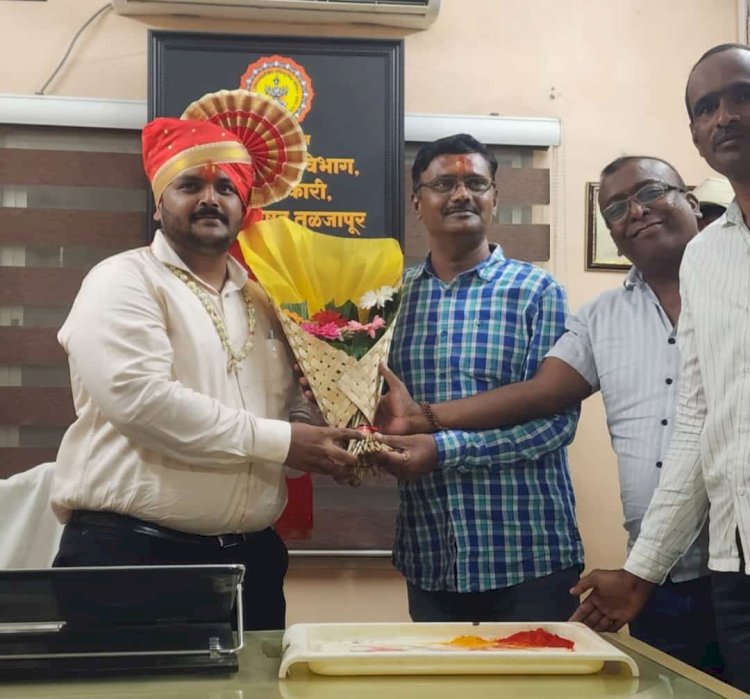 तुळजापूर नगरपरिषदेचे नूतन मुख्य  अधिकारी अजिंक्य रणदिवे यांचा प्रमोद पाटील यांच्या हस्ते भव्य सत्कार