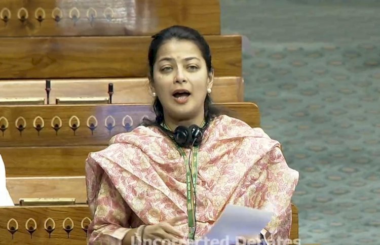 शेतकऱ्यांच्या प्रश्नावर संसदेत प्रणिती शिंदे आक्रमक,  ◾शेतकऱ्यांचे प्रश्न मांडताना माईक बंद केला गेला : खा. प्रणिती शिंदे  ◾भाजप सरकार जाणूनबुजून शेतकऱ्यांवर अन्याय करीत असल्याचा आरोप :- खासदार शिंदे