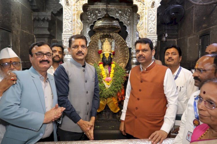 मुख्यमंत्री देवेंद्र फडणवीस यांनी घेतले श्री विठ्ठल- रुक्मिणी मातेचे दर्शन