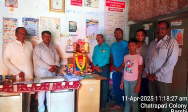 बार्शीच्या कर्मवीर सार्वजनिक ग्रंथालयात महात्मा फुले जयंती उत्साहाने साजरी..