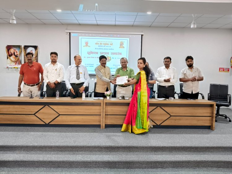 बार्शी येथील कॉलेज ऑफ एज्युकेशनमध्ये प्रशिक्षणार्थी विद्यार्थ्यांना शुभेच्छा प्रदान समारंभ सोहळा उत्साहात संपन्न...