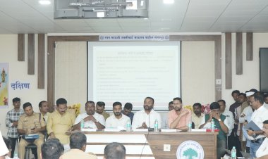 पंढरपूर आषाढी वारी कालावधीत वारकरी भाविकांना सुविधा उपलब्ध करण्यासाठी निधीची कमतरता नाही    - पालकमंत्री जयकुमार गोरे  ◼️ आषाढी यात्रा कालावधीत येणाऱ्या वारकरी भाविकांची होणार राहण्याची सुविधा  ◼️ चंद्रभागा नदीपात्र स्वच्छतेसाठी स्वतंत्र यंत्रणा उभी करण्यात येणार  ◼️ लोकसहभागातून पंढरपूर शहरात राबविण्यात येणार स्वच्छता अभियान