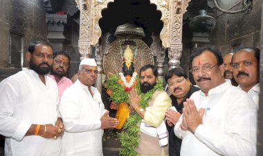 रोजगार हमी योजना मंत्री भरत गोगावले यांनी घेतले श्री विठ्ठल- रुक्मिणी मातेचे दर्शन