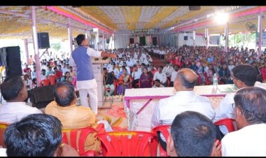 विद्यार्थ्यांनी सर्वोत्तम करिअरसाठी आवडीचे क्षेत्र निवडावे - प्रा.यशवंत गोसावी   ** कै.महादेवराव बाबुराव आवताडे प्रतिष्ठानच्या वतीने पंढरपूर - मंगळवेढा येथील गुणवंतांचा सन्मानविद्यार्थ्यांनी सर्वोत्तम करिअरसाठी आवडीचे क्षेत्र निवडावे - प्रा.यशवंत गोसावी   ** कै.महादेवराव बाबुराव आवताडे प्रतिष्ठानच्या वतीने पंढरपूर - मंगळवेढा येथील गुणवंतांचा सन्मान सोहळा संपन्न...