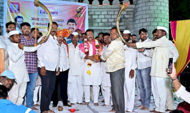 मतदानरूपी आर्शीवाद देऊन माढा मतदारसंघातील जनतेने आमदार केलं; त्याचं विश्वासाने जनतेची सेवा करणार - आमदान अभिज पाटील   आलेगाव येथे खासदार मोहिते पाटील आणि आमदार अभिजीत पाटील यांचा नागरी सत्कार