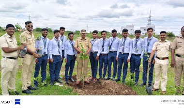 पंढरपूर ग्रामीण पोलीस स्टेशन व ग्रामपंचायत लक्ष्मी टाकळी यांच्या संयुक्त विद्यमाने हरित वारी उपक्रमांतर्गत 1000 वृक्षांची लागवड  ◼️लक्ष्मी टाकळी परिसरात वृक्ष रोपणाचा कार्यक्रम संपन्न...