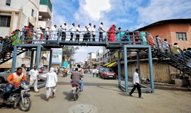 पंढरपूर आषाढी वारी : मुखदर्शनरांगेत छत्रपती संभाजी चौक येथे सरकता उड्डाणपुल,   ◼️ प्रदक्षिणा मार्गावरील रहदारीचा अडथळ दुरू होणार,  ◼️ मुखदर्शनरांग सुलभ व जलद गतीने चालविण्यास होणार मदत ; कार्यकारी अधिकारी राजेंद्र शेळके.