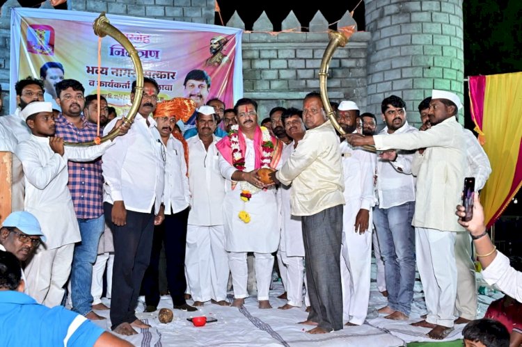 मतदानरूपी आर्शीवाद देऊन माढा मतदारसंघातील जनतेने आमदार केलं; त्याचं विश्वासाने जनतेची सेवा करणार - आमदान अभिज पाटील   आलेगाव येथे खासदार मोहिते पाटील आणि आमदार अभिजीत पाटील यांचा नागरी सत्कार