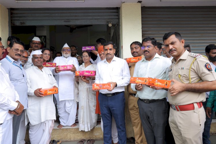 श्री विठ्ठल- रूक्मिणी मंदिरात जमा होणा-या निर्माल्यापासून अगरबत्तीची निर्मिती - व्यवस्थापक मनोज श्रोत्री  ◼️ 15 जून पासून भाविकांना चार प्रकारच्या अगरबत्तीची उपलब्धता  ,  ◼️ मंदिराच्या उत्पन्नात होणार वाढ