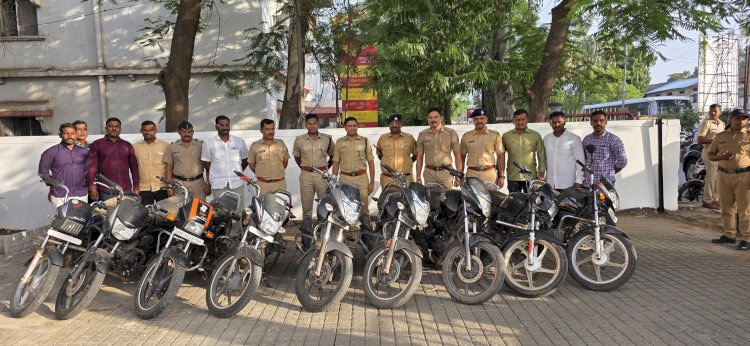 पंढरपुर शहर पोलीस ठाणे गुन्हे प्रकटीकरण शाखेची धडाकेबाज कामगीरी  ◼️ पंढरपुर शहरातुन मोटारसायकली चोरी करणा-या आरोपींविरूध्द धडक कारवाई आरोपींकडुन ५,६८,०००/- रूपये किंमतीच्या एकुण ०९ मोटारसायकली जप्त.