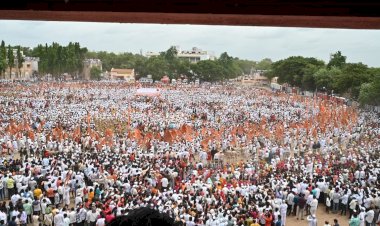 जगद्गुरू संत तुकाराम महाराज पालखीचे सोलापूर जिल्ह्यात उत्साहात आगमन...   ◼️ प्रशासनाच्या वतीने पालखी देवाण घेवाण सोहळा संपन्न  ◼️ सोलापूर जिल्हा प्रशासनाच्या वतीने जिल्हाधिकारी कुमार आशीर्वाद यांच्याकडून पालखीचे अत्यंत उत्साहाने स्वागत  ◼️ अकलूज येथील नेत्रदीपक रिंगण सोहळ्याने भाविकांच्या डोळ्याचे पारणे फेडले, हजारो अकलूजकरांची उपस्थिती