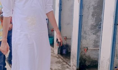 पंढरपूर यात्रेत वारकरी भाविकांना आवश्यक सुविधा देण्याससोबतच स्वच्छतेला  प्राधान्य..... जिल्हाधिकाऱ्यांकडून शौचालयाची पाहणी