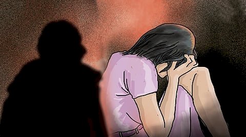 मोठी बातमी ......  पंढरपूरला दर्शनासाठी  निघालेल्या अल्पवयीन  मुलीवर  अत्याचार,संपूर्ण महाराष्ट्र हादरला  ◼️ दौंड येथील गंभीर घटना  ◼️ पोलिसांकडून अज्ञाताचा शोध सुरू